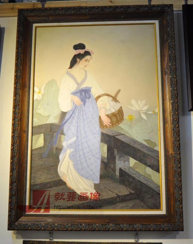 古典美女油画配好画框的油画效果